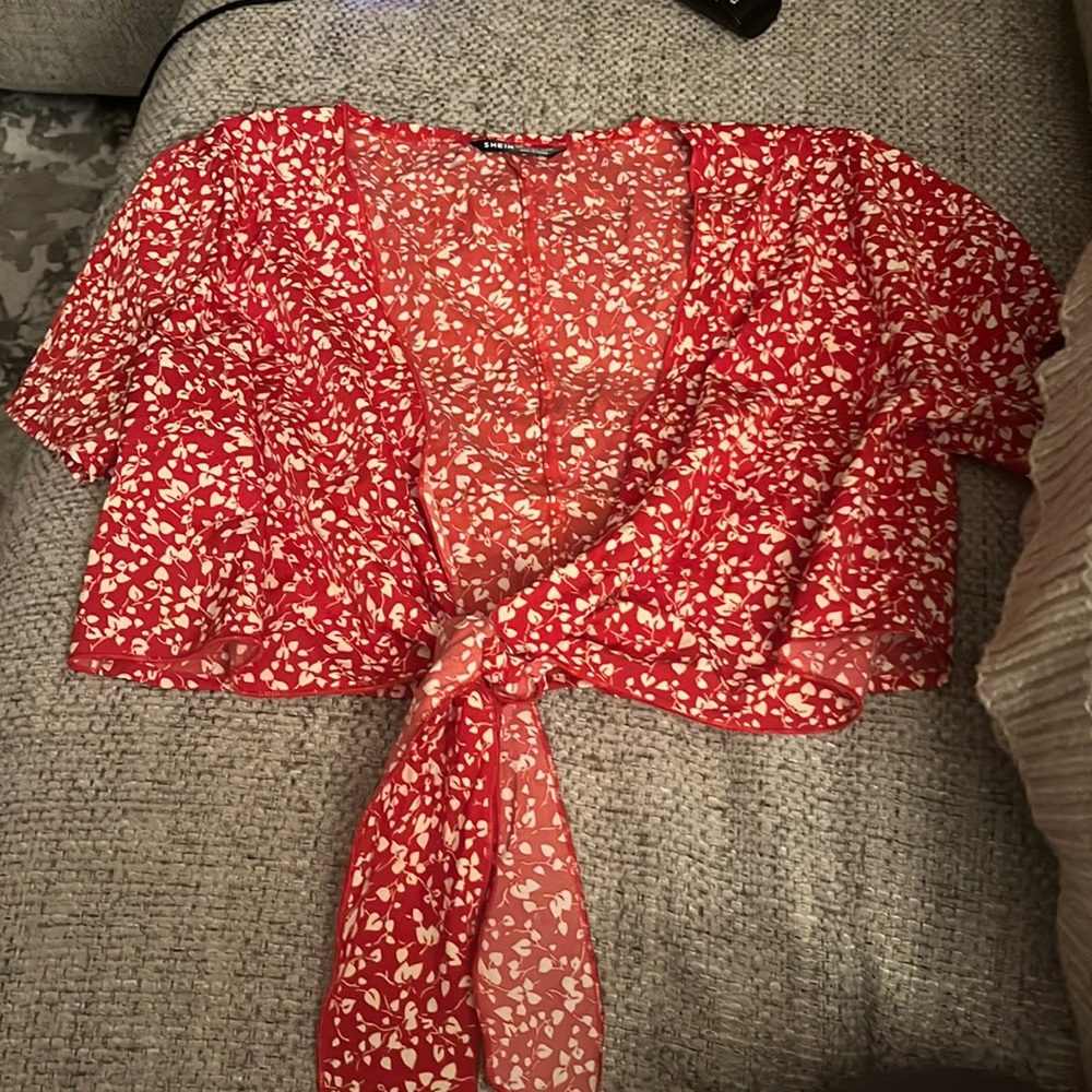 Cute floral crop top!
